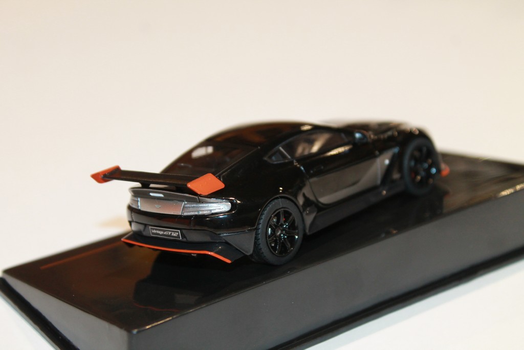 ASTON MARTIN VANTAGE GT12 2015 IXO 1/43°