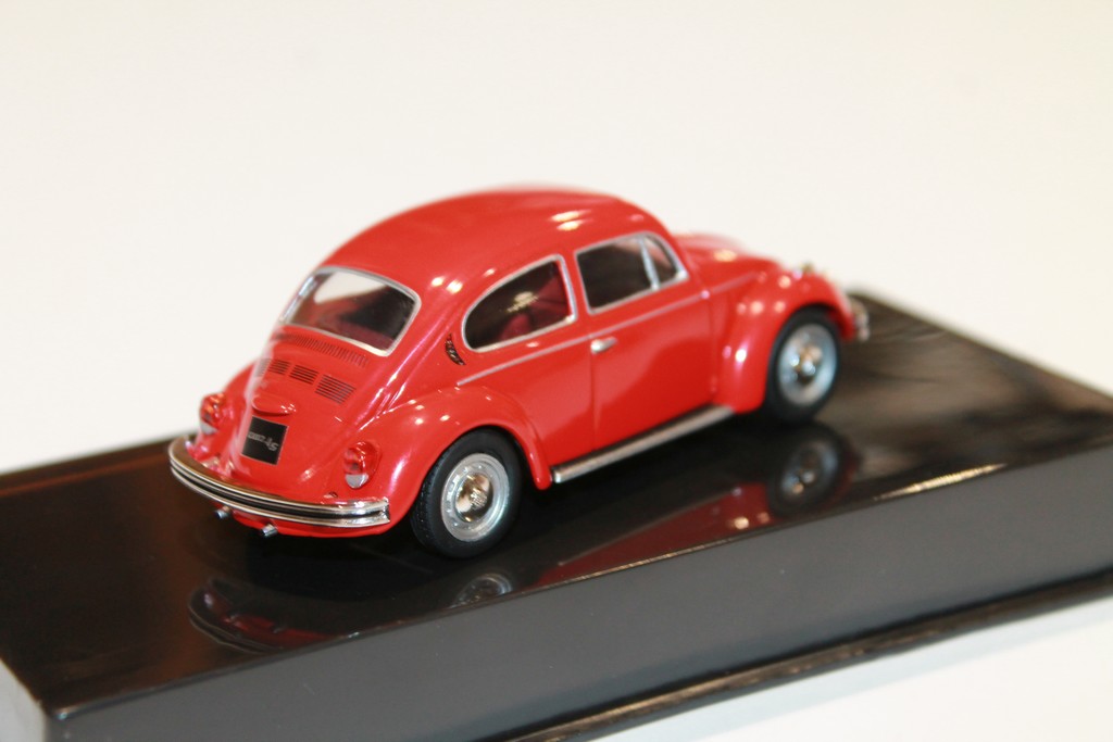 VW COX 1302 LS 1972 ROUGE IXO 1/43°