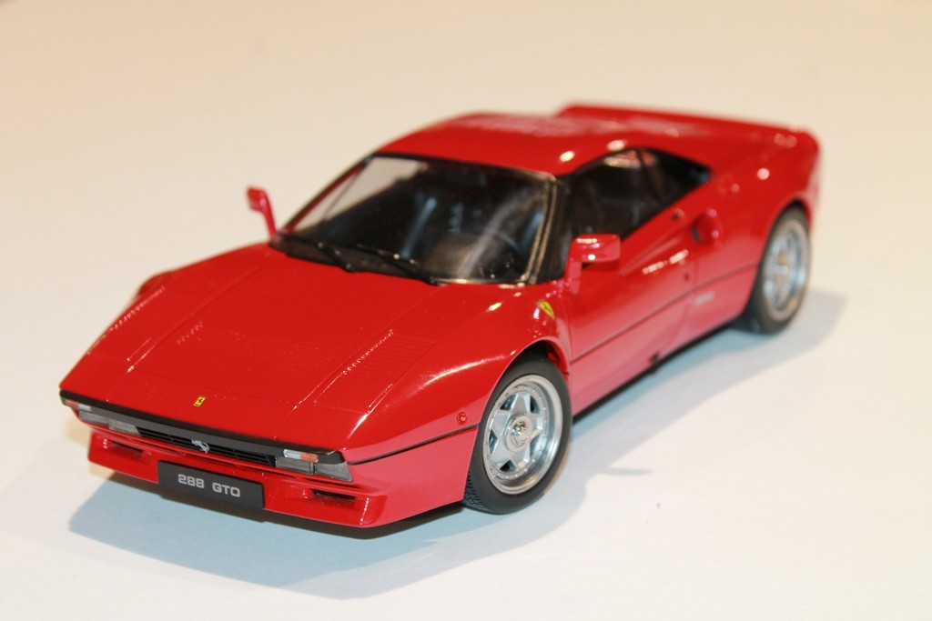 FERRARI 288 GTO 1984 ROUGE KK SCALE 1/18