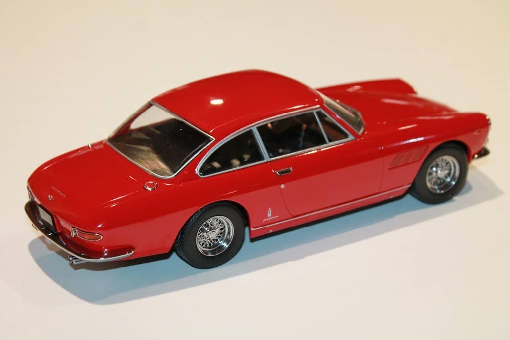 KK SCALE MODELS 180421 - Ferrari 330 GT 2+2 (1964) - red 1/18