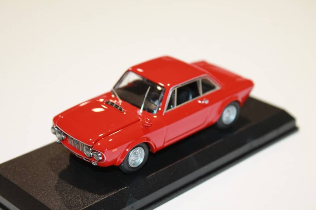 1968 Lancia Fulvia Rallye 1600 HF 'Fanalone' Coupé 818: detailed specifications, performance and economy data