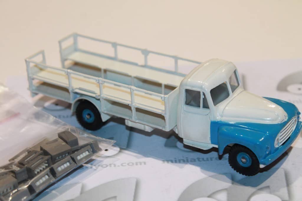 Dinky Toys Camion laitier citroen 55 ref 586 - Collection