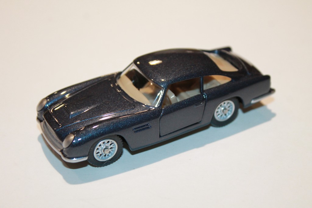 ASTON MARTIN VANTAGE BLEU 1964 SOLIDO 1/43°