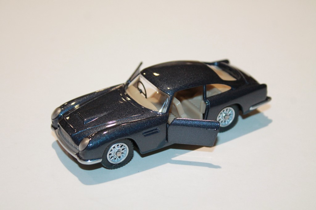ASTON MARTIN VANTAGE BLEU 1964 SOLIDO 1/43°