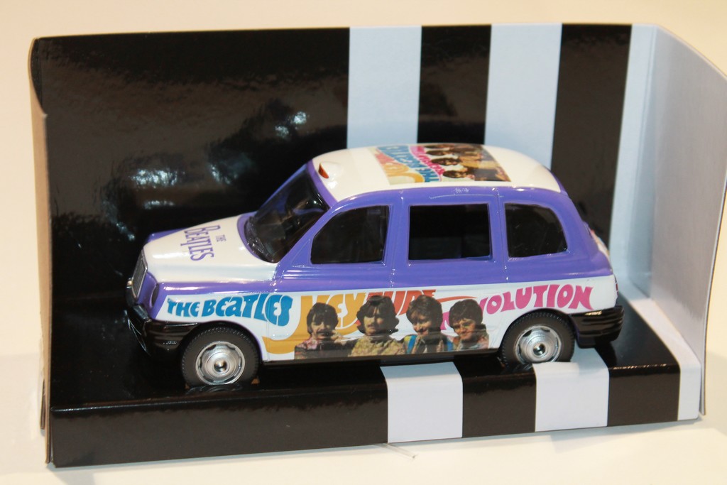 LONDON TAXI THE BEATLES HEY JUDE CORGI 1/36°