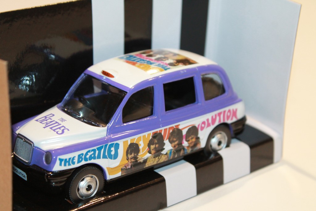 LONDON TAXI THE BEATLES HEY JUDE CORGI 1/36°