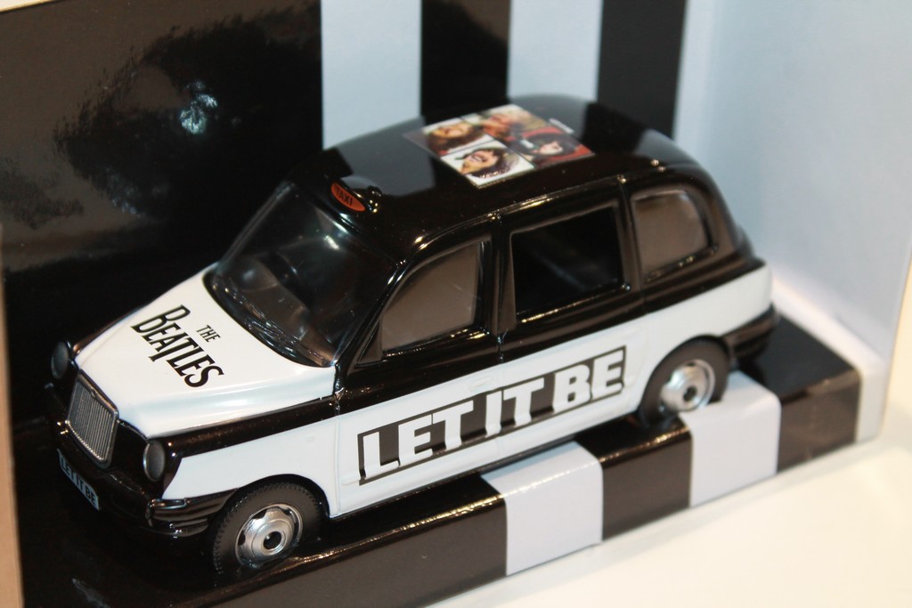 LONDON TAXI THE BEATLES LET IT BE CORGI 1/36°