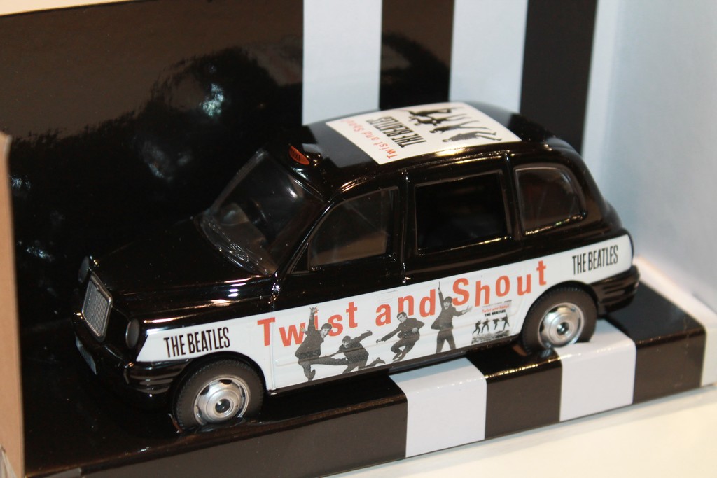 LONDON TAXI THE BEATLES TWIST AND SHOUT CORGI 1/36°