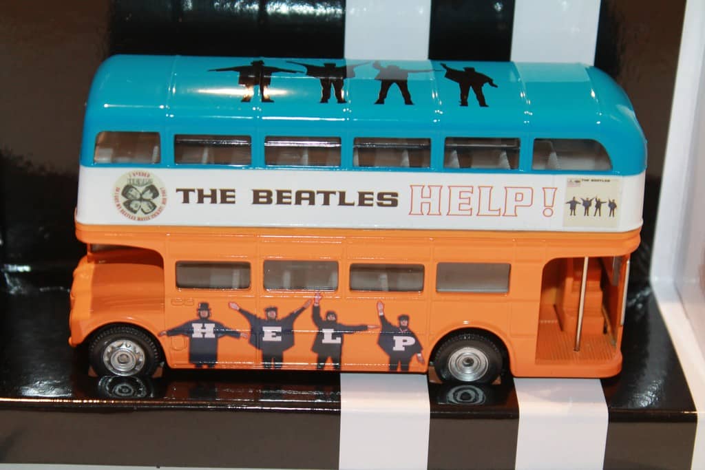 LONDON BUS THE BEATLES HELP CORGI 1/64°
