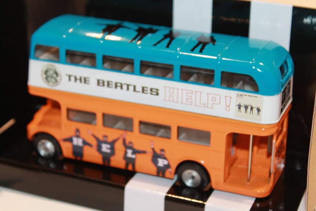 LONDON BUS THE BEATLES HELP CORGI 1/64°