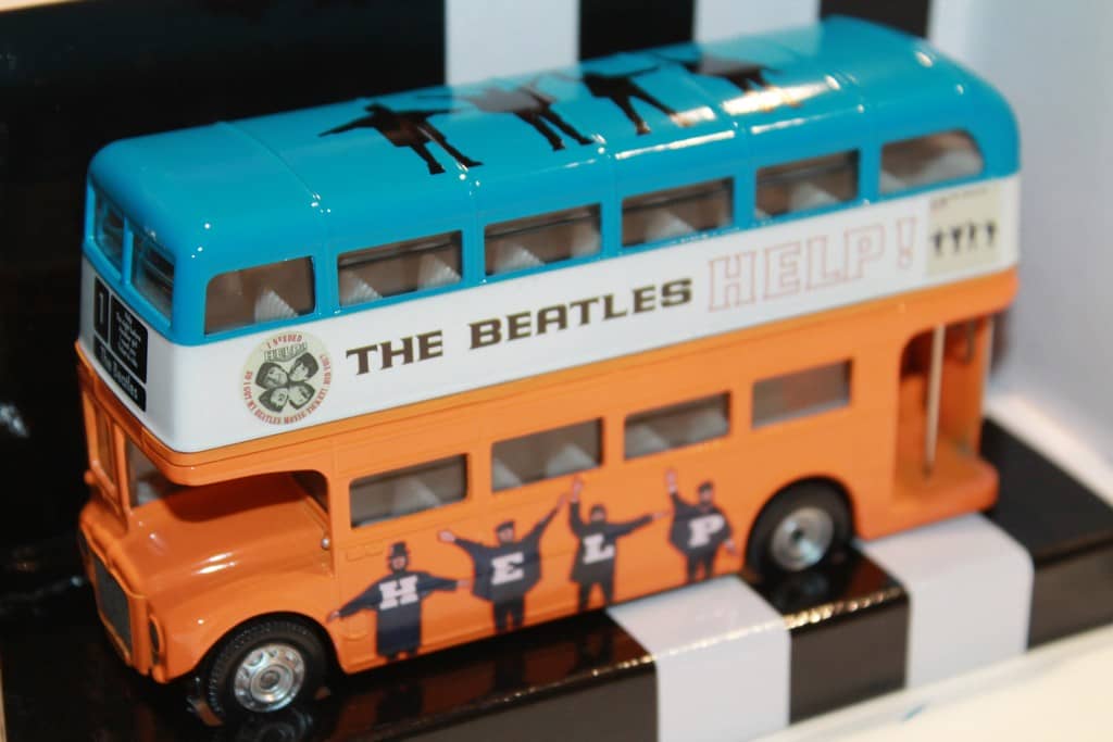 LONDON BUS THE BEATLES HELP CORGI 1/64°