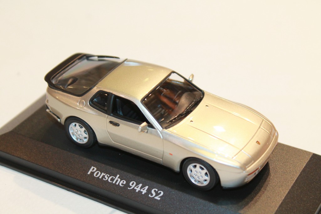 PORSCHE 944 S2 1989 MAXICHAMPS 1/43°