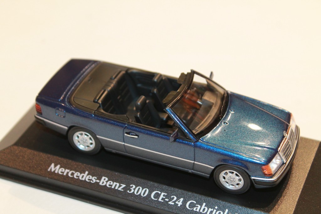 MERCEDES 300 CE-24 CABRIOLET BLEU 1991 MAXICHAMPS 1/43°