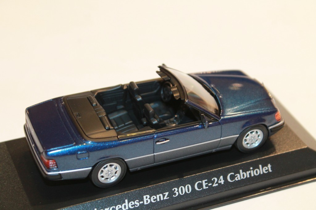 MERCEDES 300 CE-24 CABRIOLET BLEU 1991 MAXICHAMPS 1/43°