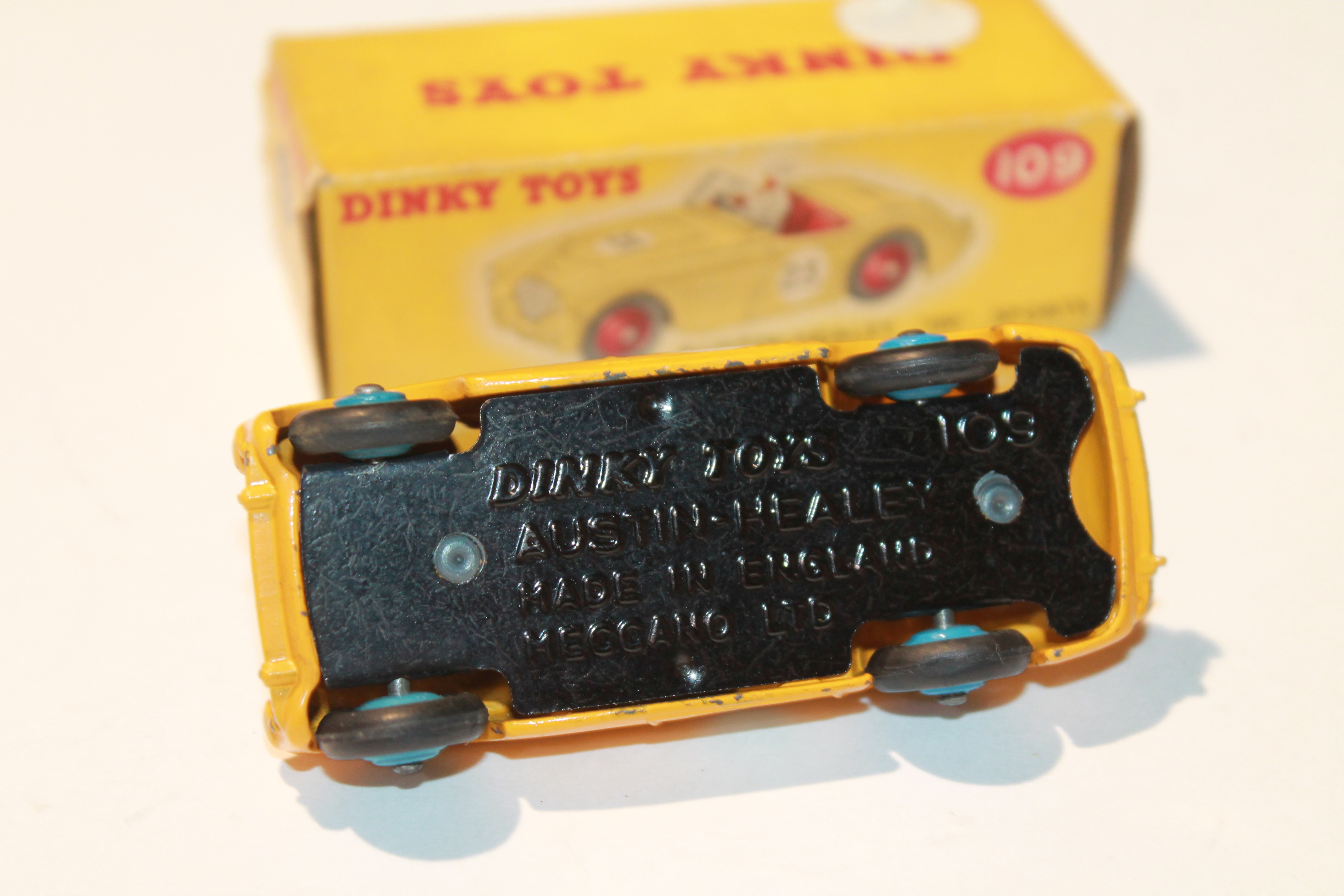 AUSTIN HEALEY 100 SPORT DINKY TOYS 1/43°