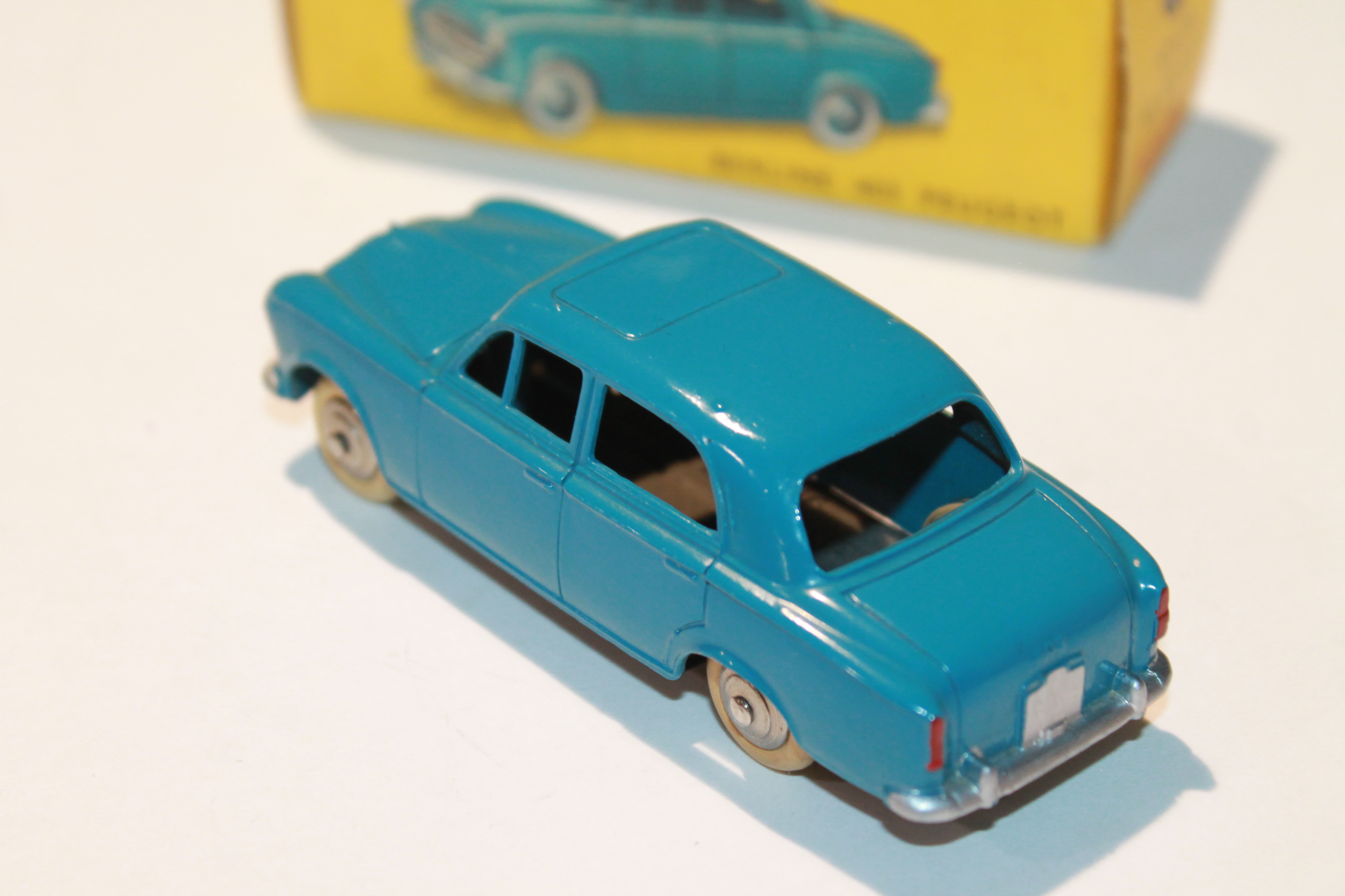 REFABRICATION BOITE PEUGEOT 403 FAMILL DINKY TOYS 1959 