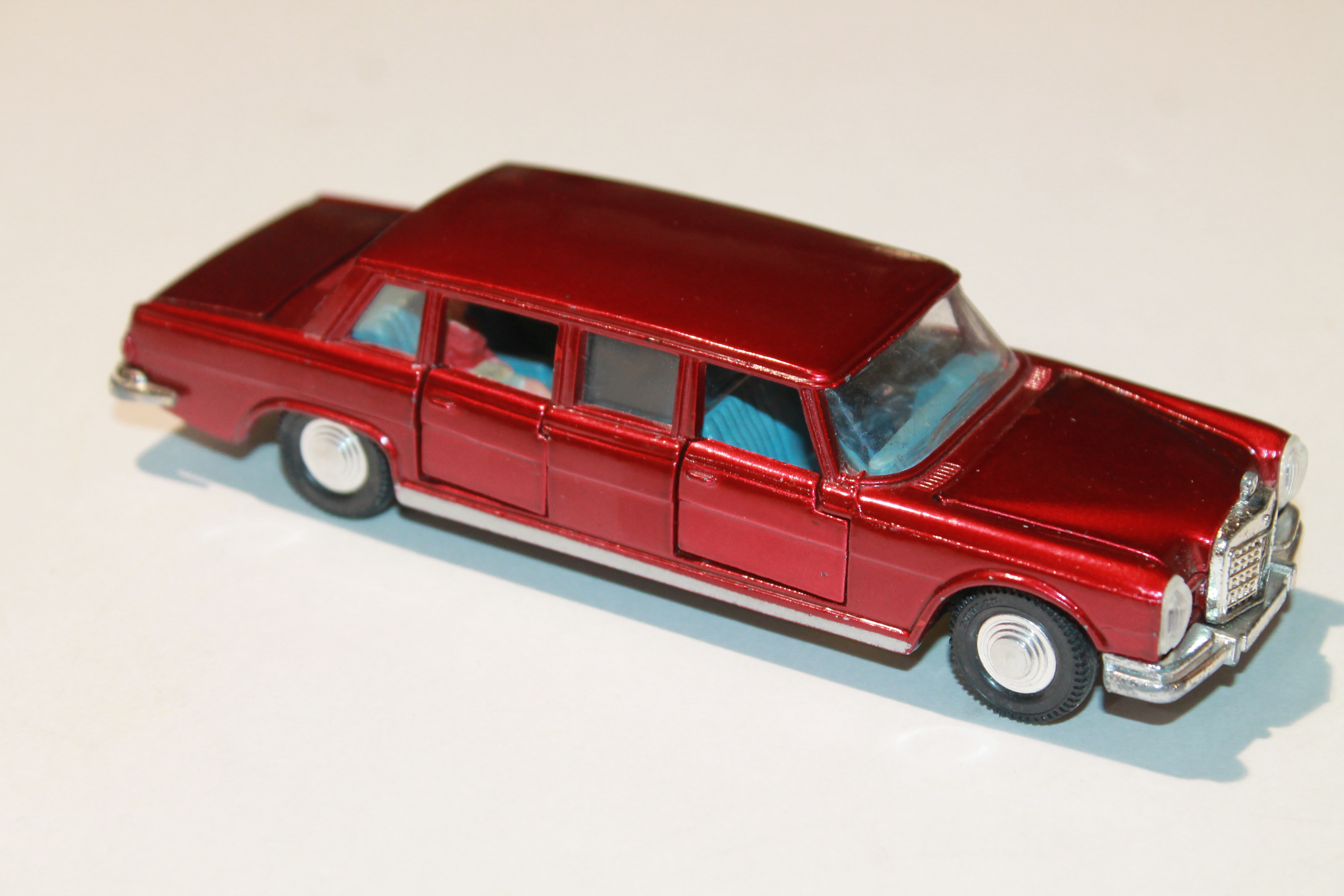 MERCEDES 600 PULLMAN DINKY TOYS 1/43°