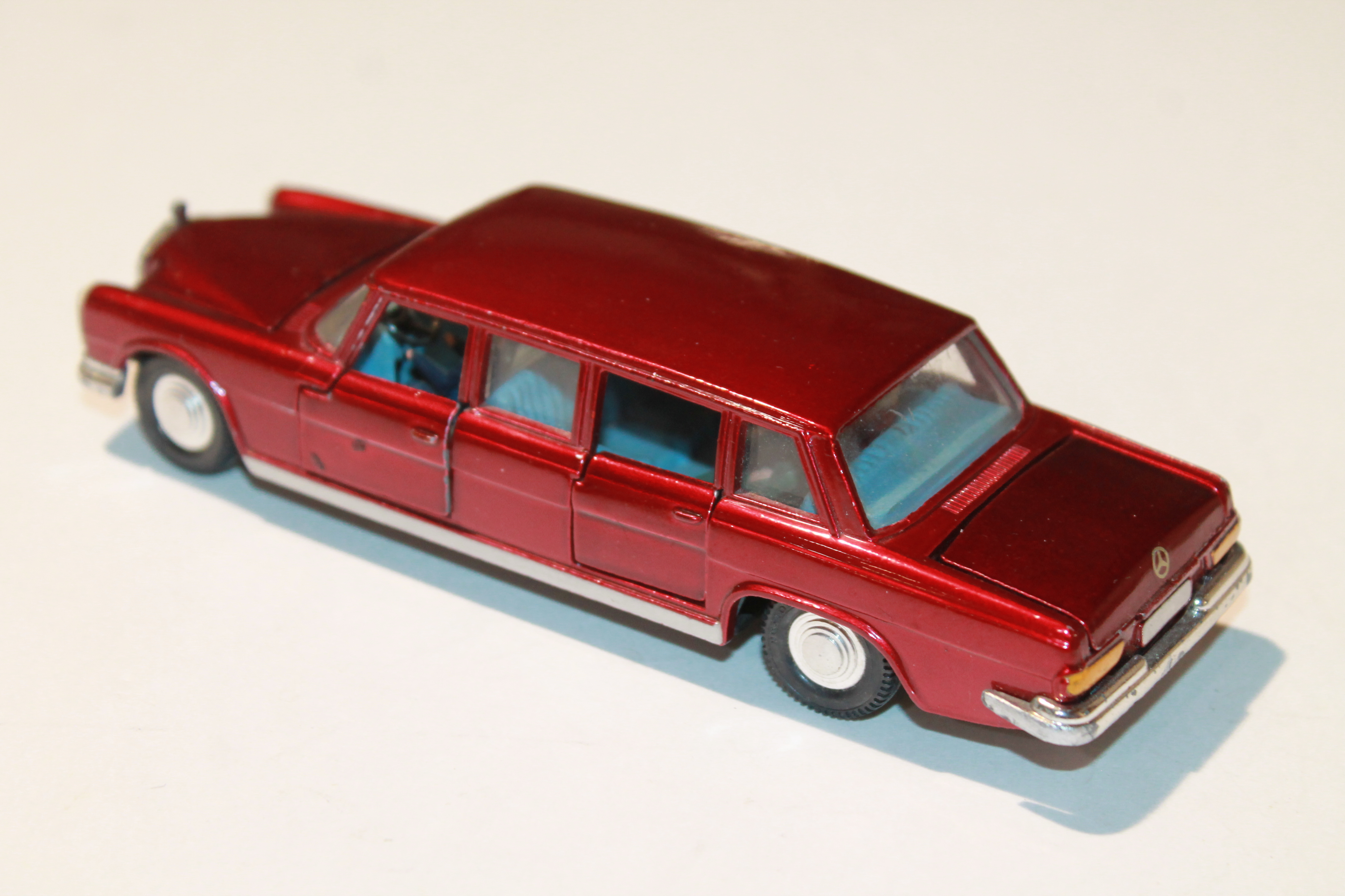 MERCEDES 600 PULLMAN DINKY TOYS 1/43°