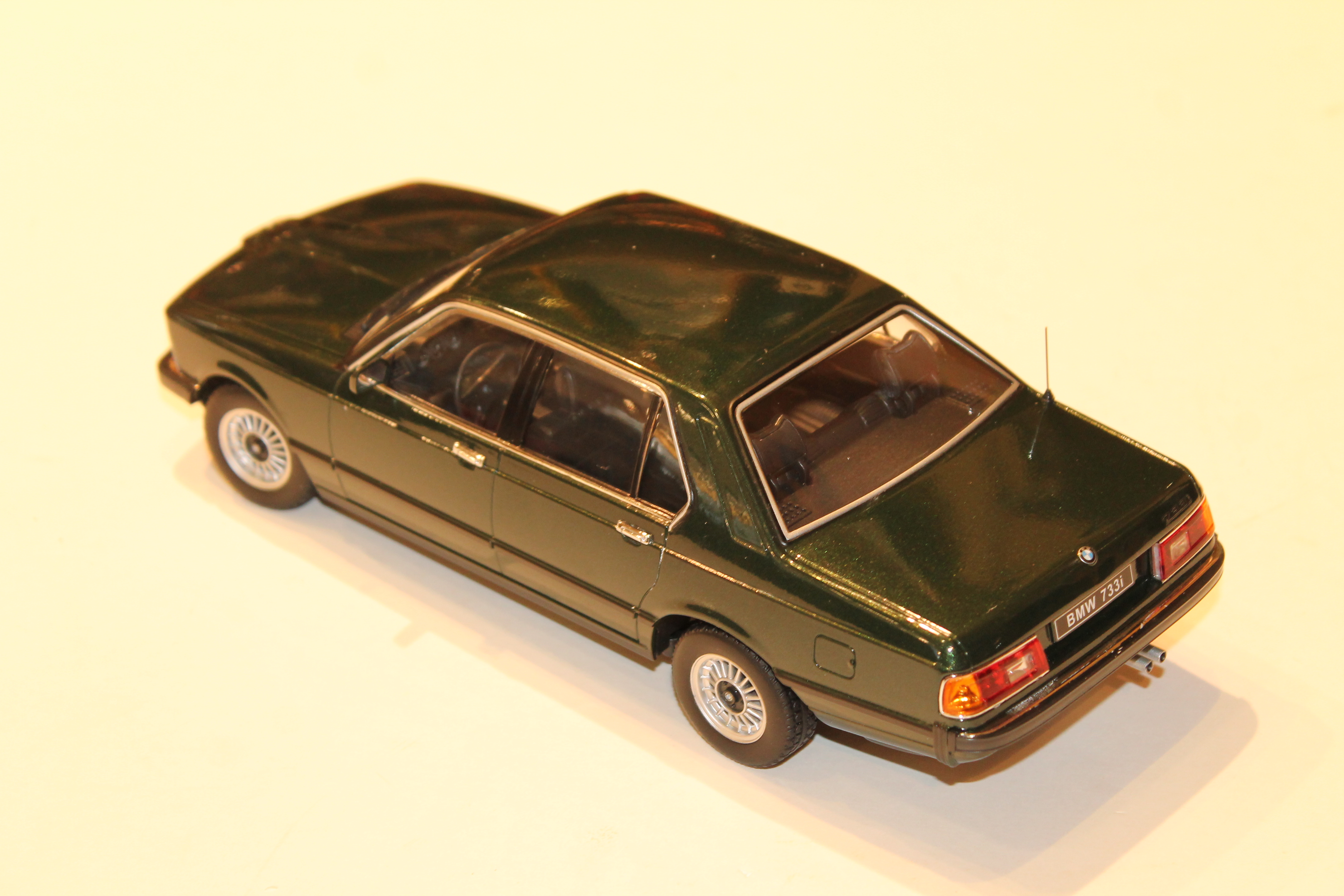 BMW 733I (E23) VERTE 1977 KK SCALE 1/18°