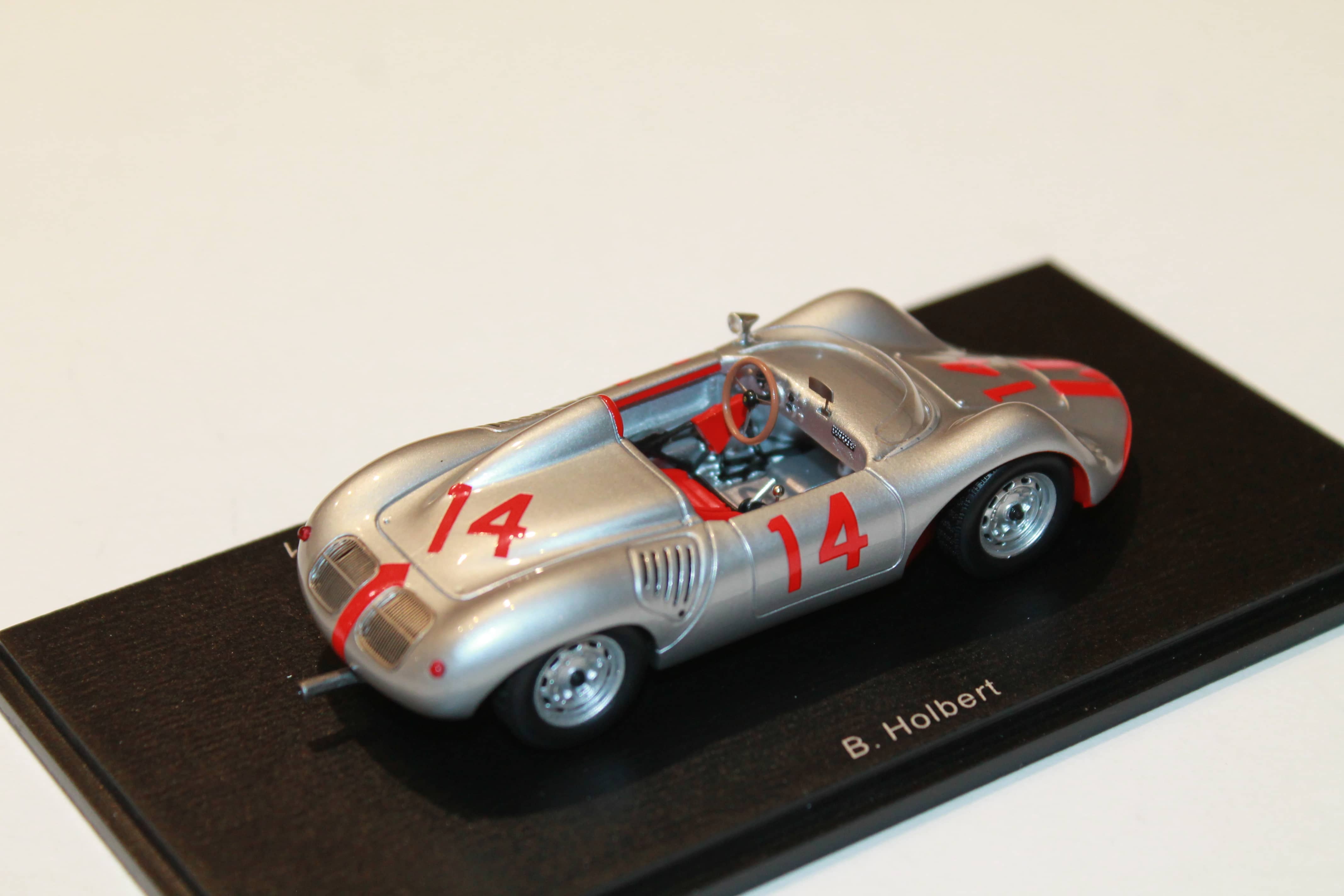 VOITURE N°14 DE LA COURSE DE NASSAU  LA PARTICULARITE DU MODELE VIENT DE SON AVANT, RESSEMBLANT A UN FOURMILIER (ANTHEATER EN ANGLAIS)