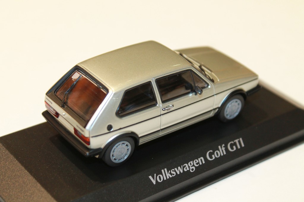VOITURE EMBLEMATIQUE DES ANNEES 80