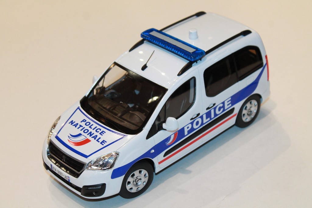 VEHICULE DE LA POLICE NATIONALE