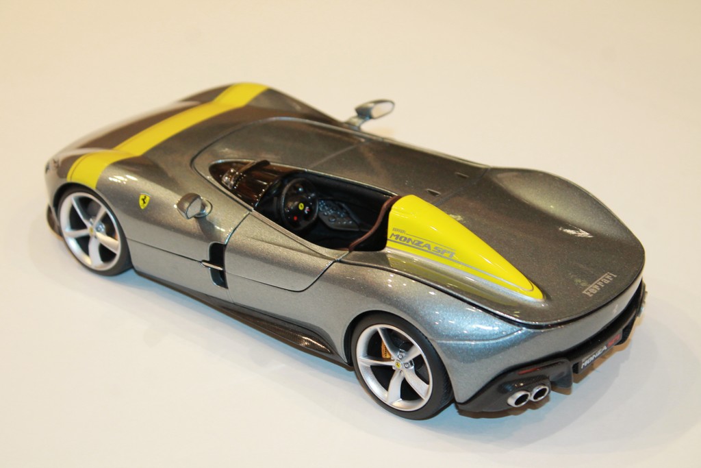 FERRARI MONZA SP1 GRISE BURAGO 1/18°