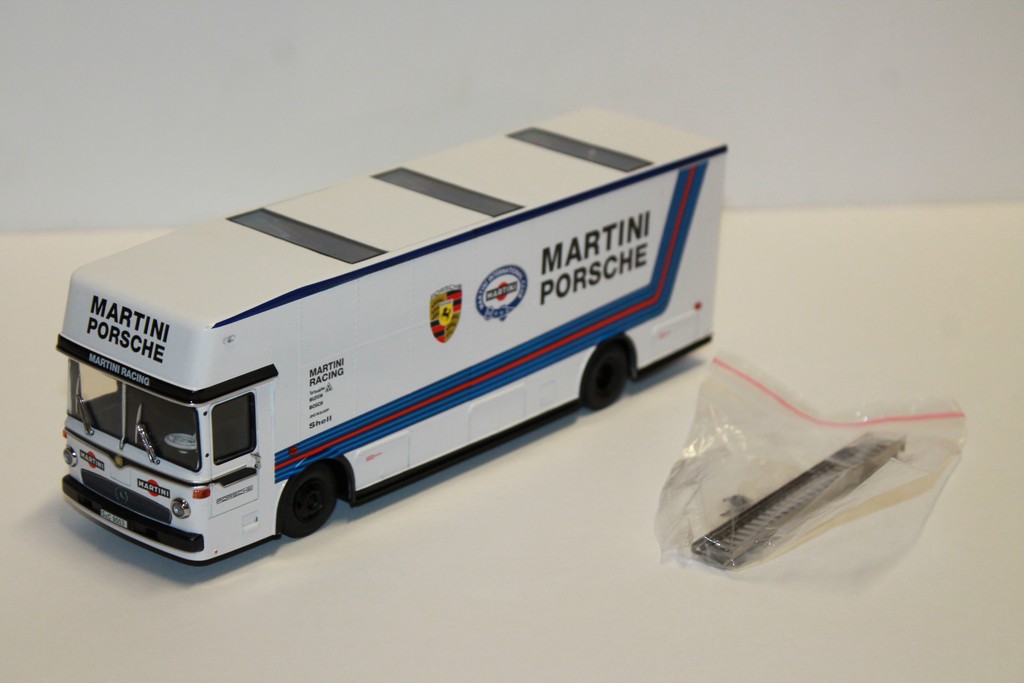 TRANSPORTEUR AUTO MARTINI PORSCHE  ACCESSOIRES