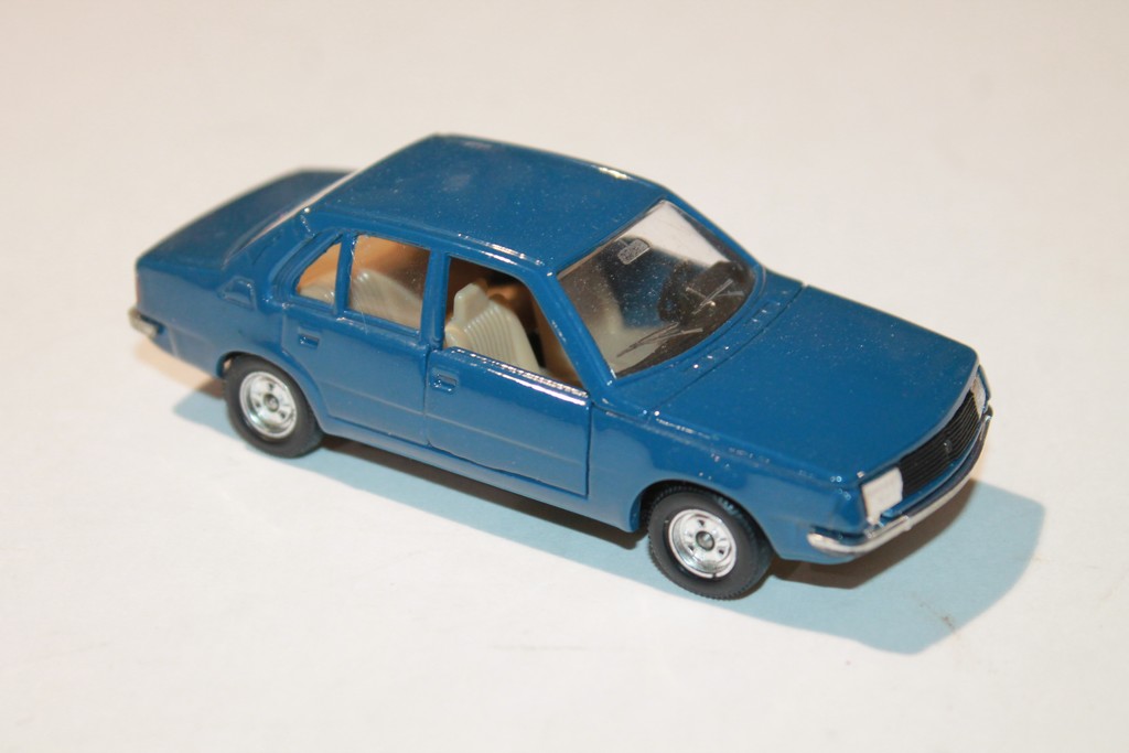 RENAULT 18 BLEU SOLIDO 1/43°