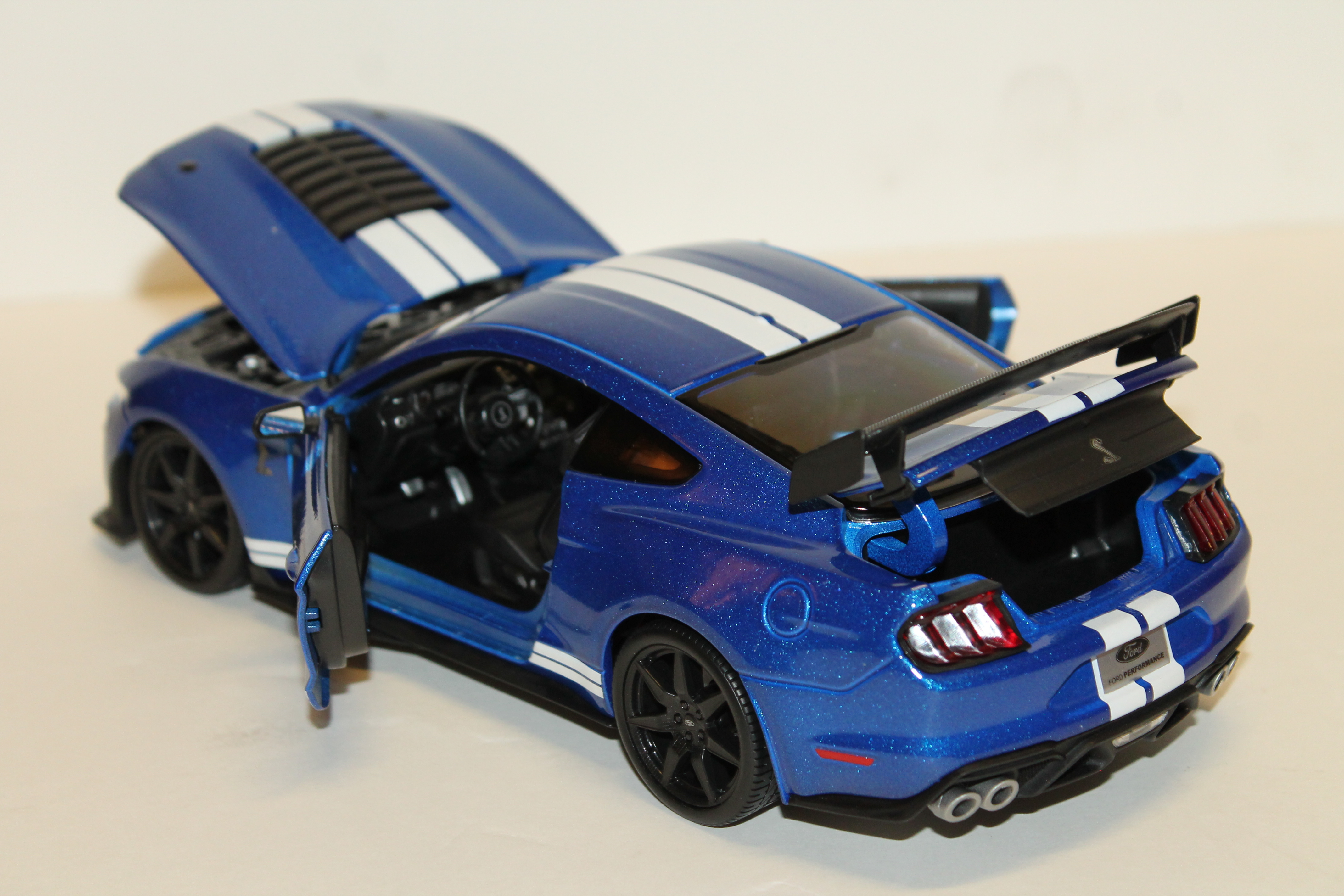 FORD MUSTANG SHELBY GT500 BLEU 2020 MAISTO 1/18°