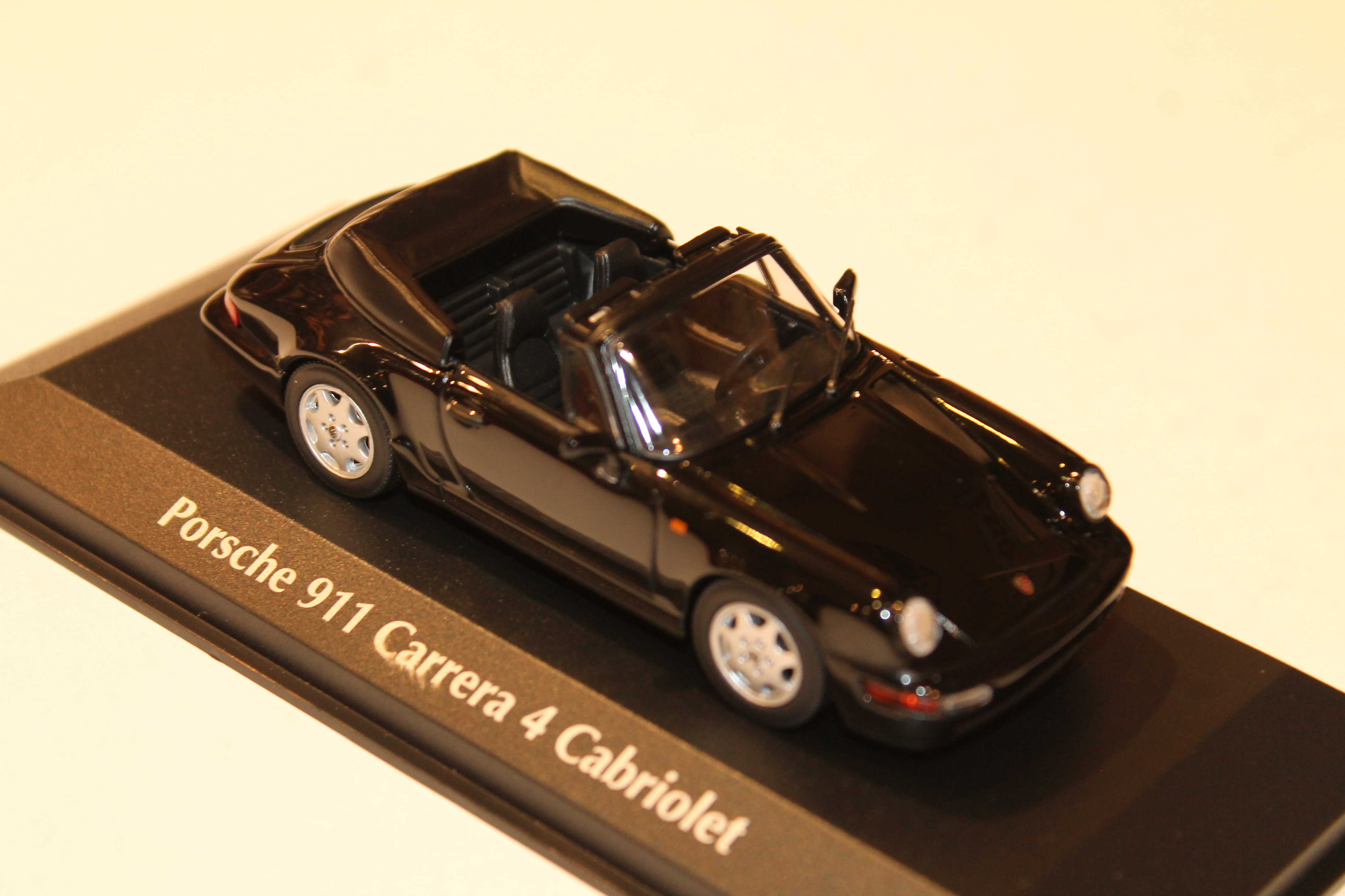 PORSCHE 911 CARRERA 4 CABRIOLET NOIR 1990 MAXICHAMPS 1/43°