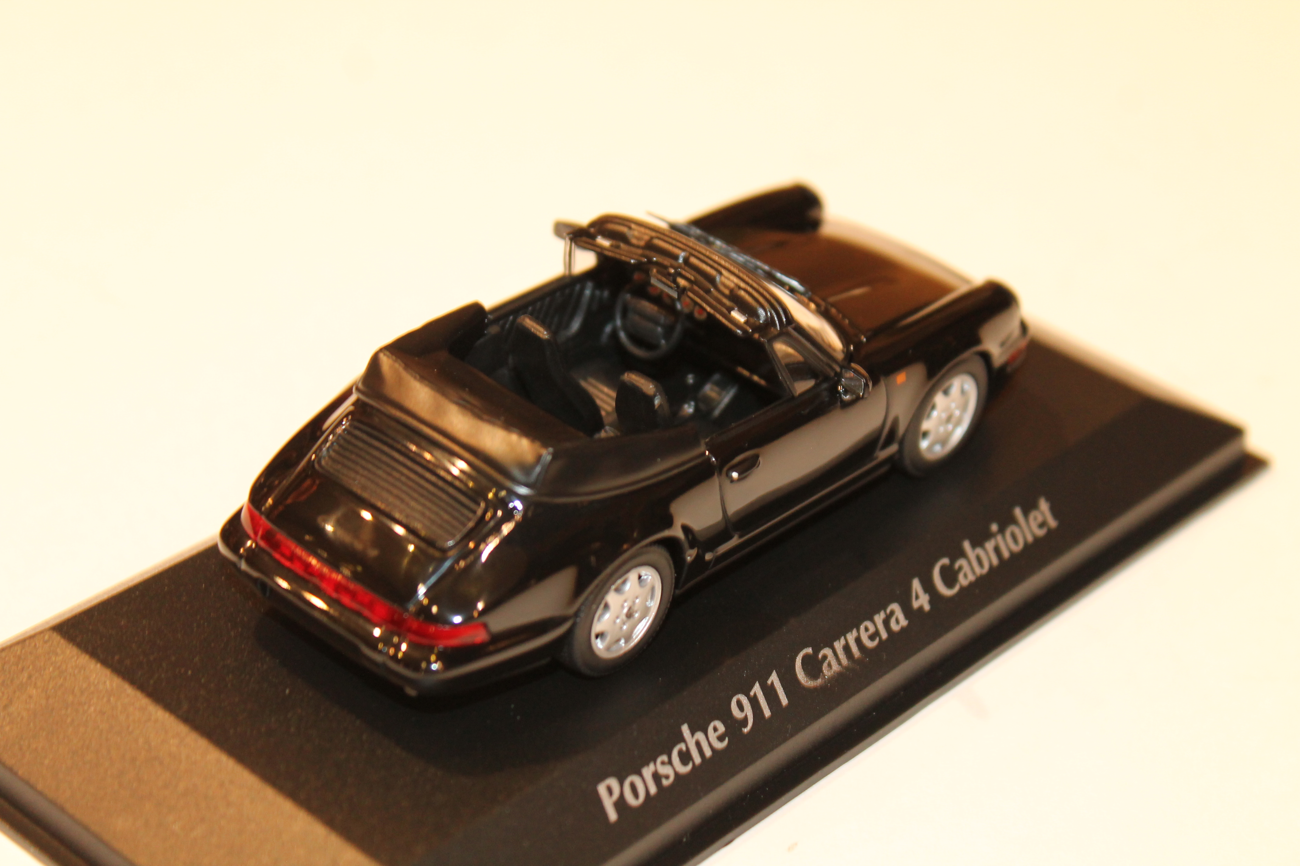 PORSCHE 911 CARRERA 4 CABRIOLET NOIR 1990 MAXICHAMPS 1/43°