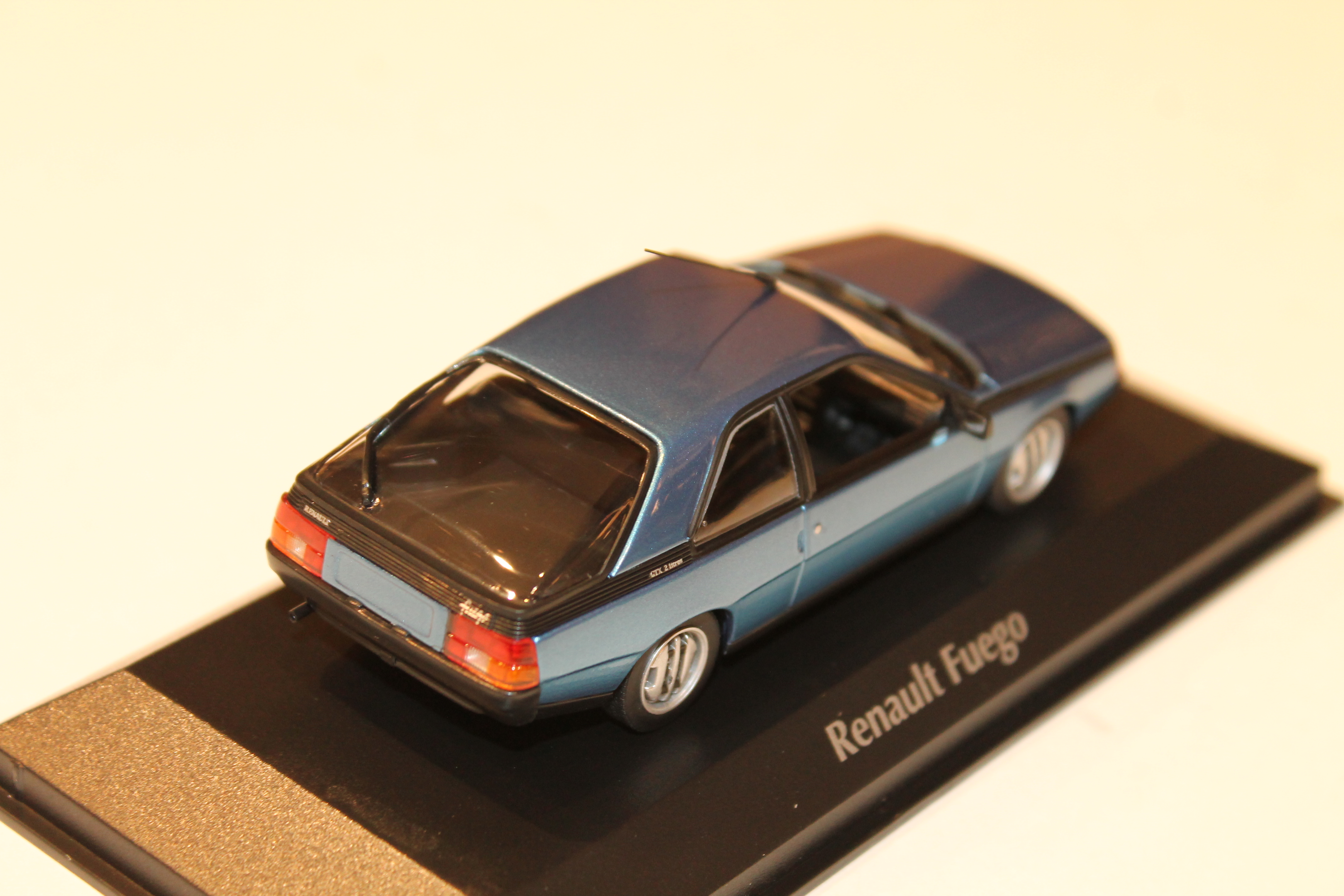 RENAULT FUEGO BLEU 1984 MAXICHAMPS 1/43°