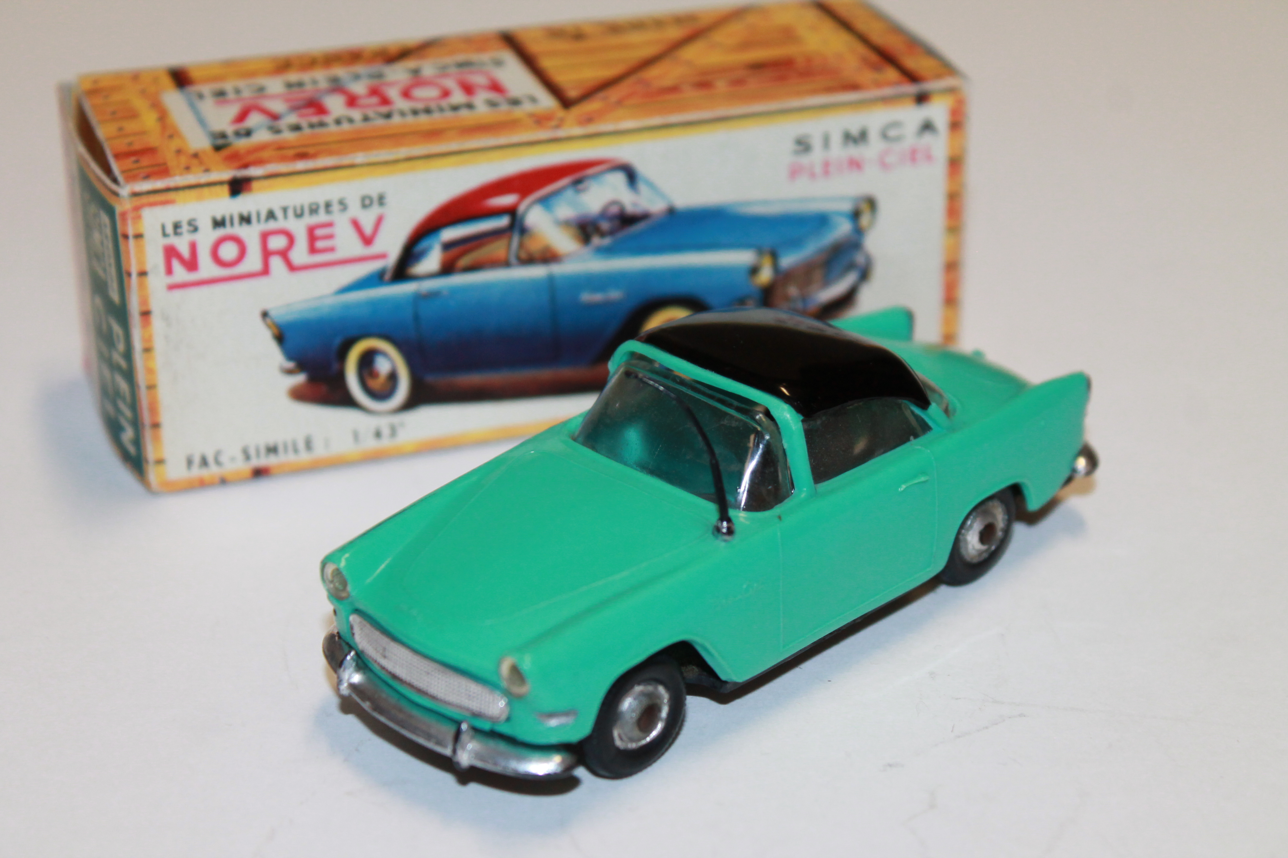 いラインアップ PLEIN SIMCA CIEL 1/43° NOREV ミニカー