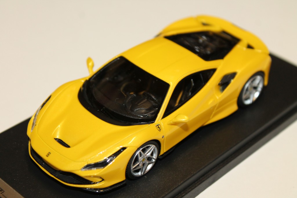 FERRARI F8 TRIBUTO JAUNE LOOKSMART 1/43°