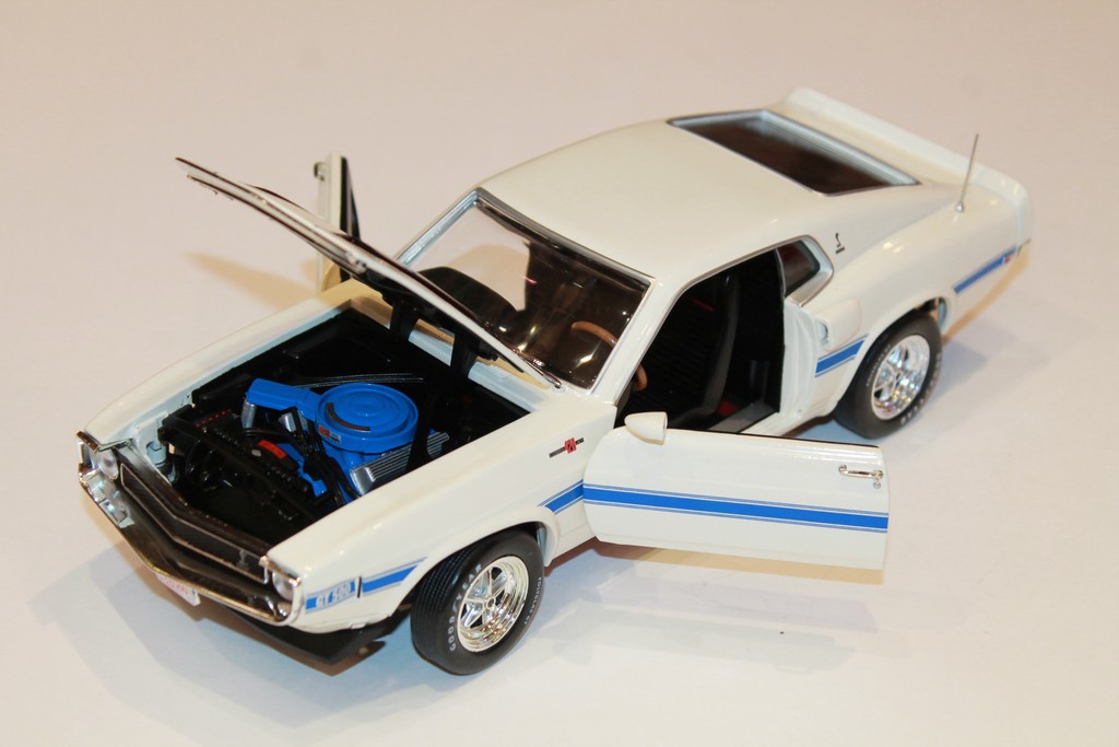 FORD MUSTANG SHELBY GT-500 BLANC 1970 AUTO WORLD 1/18°