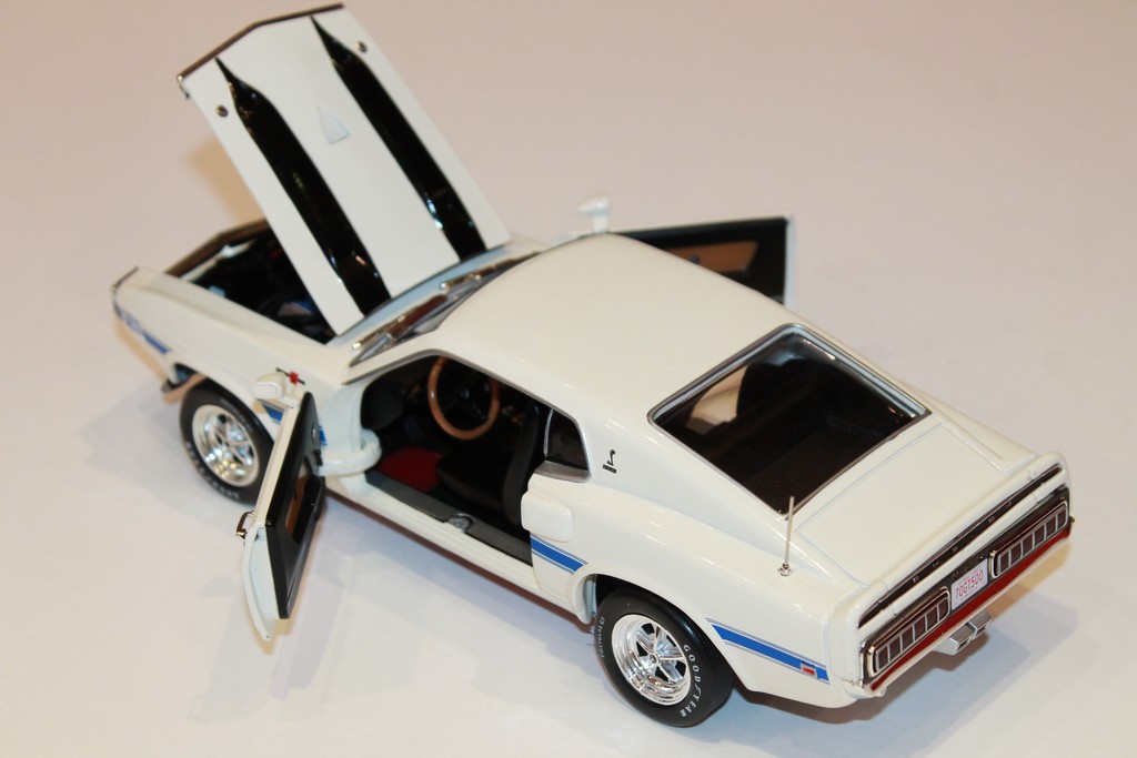 FORD MUSTANG SHELBY GT-500 BLANC 1970 AUTO WORLD 1/18°