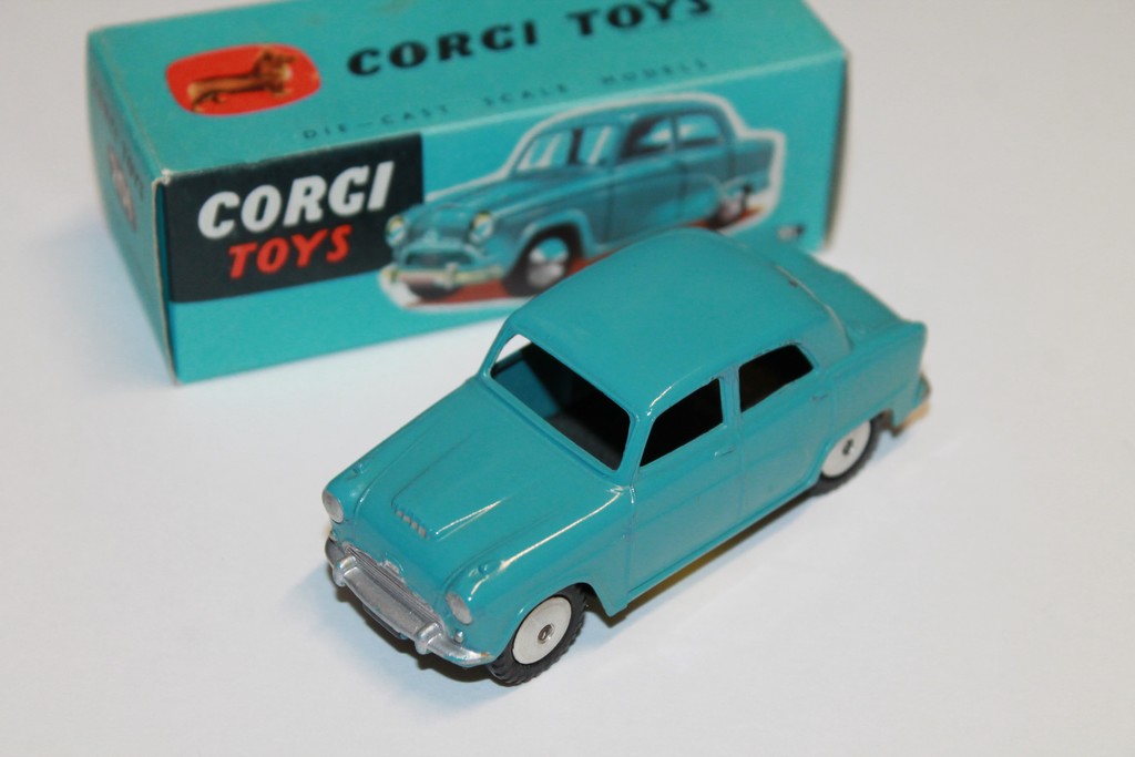 AUSTIN CAMBRIDGE SALOON BLEU CORGI 1/43°