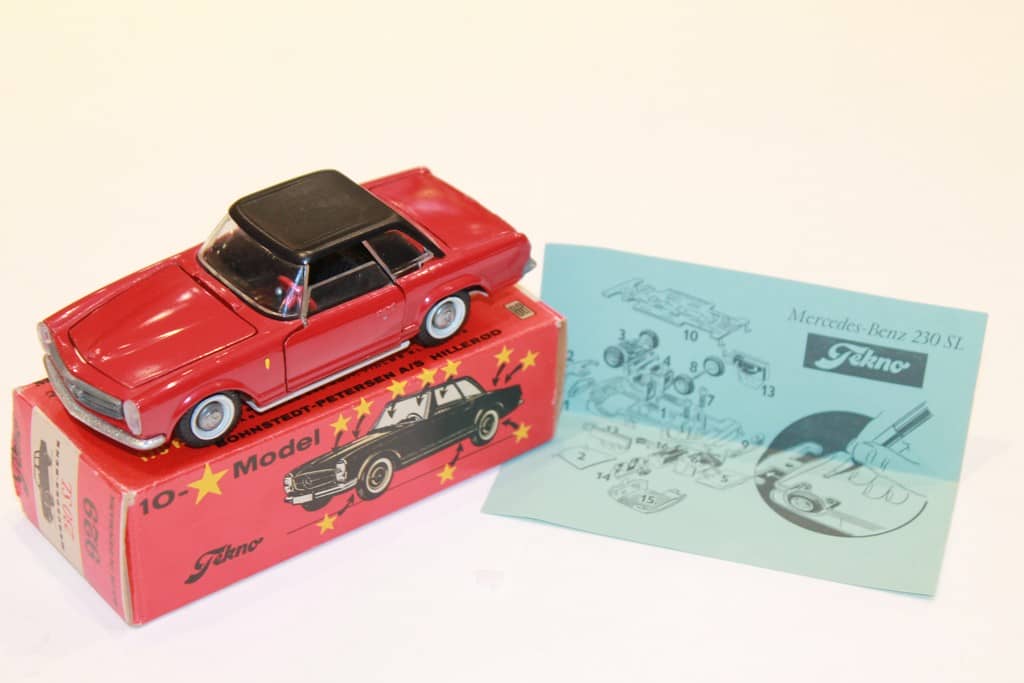 Dinky Toys F n° 516 Mercedes Benz 230 SL 1/43 en boîte