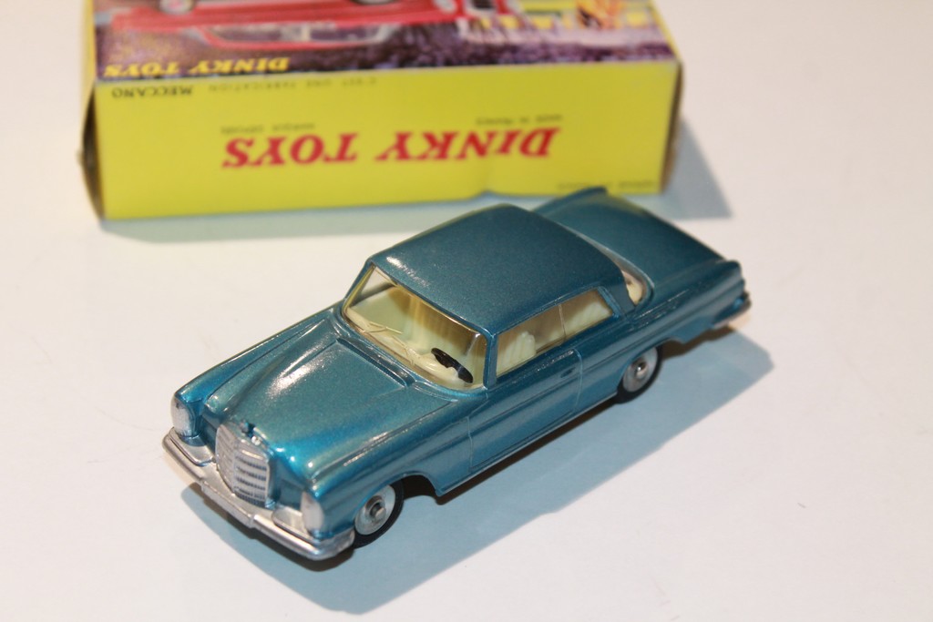 MERCEDES BENZ 300 SE COUPE BLEU DINKY TOYS 1/43°