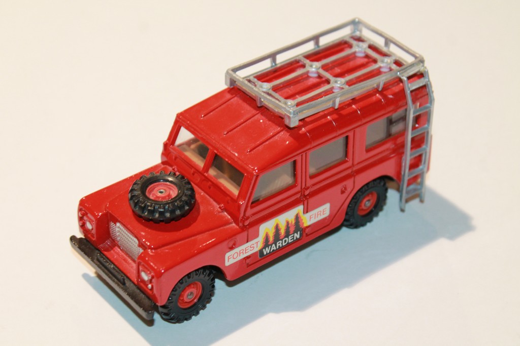 LAND ROVER 109 WB FOREST FIRE CORGI TOYS 1/43°