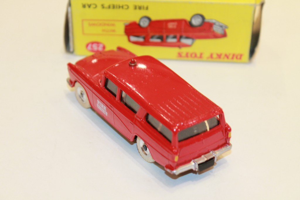 NASH FIRE CHIEF'S CAR ROUGE DINKY TOYS 1/43°