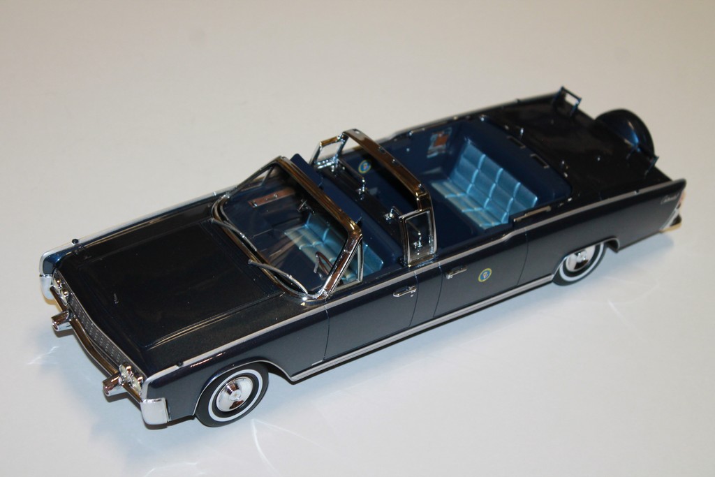 LINCOLN CONTINENTAL X-100 BLEU "KENNEDY" CMF 1/18°