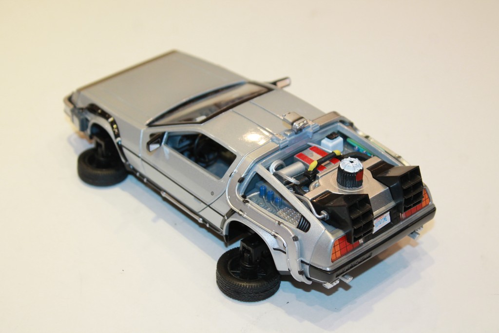 DMC DELOREAN TIME MACHINE "RETOUR VERS LE FUTUR" WELLY 1/24°