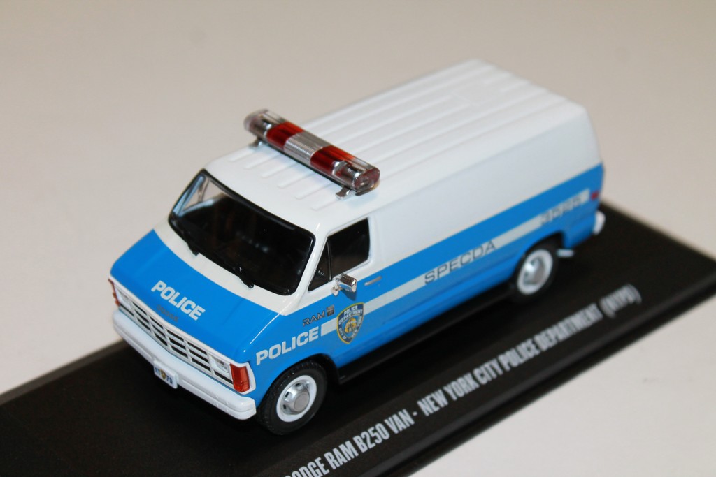 DODGE RAM B250 VAN POLICE NY 1987 GREENLIGHT 1/43°