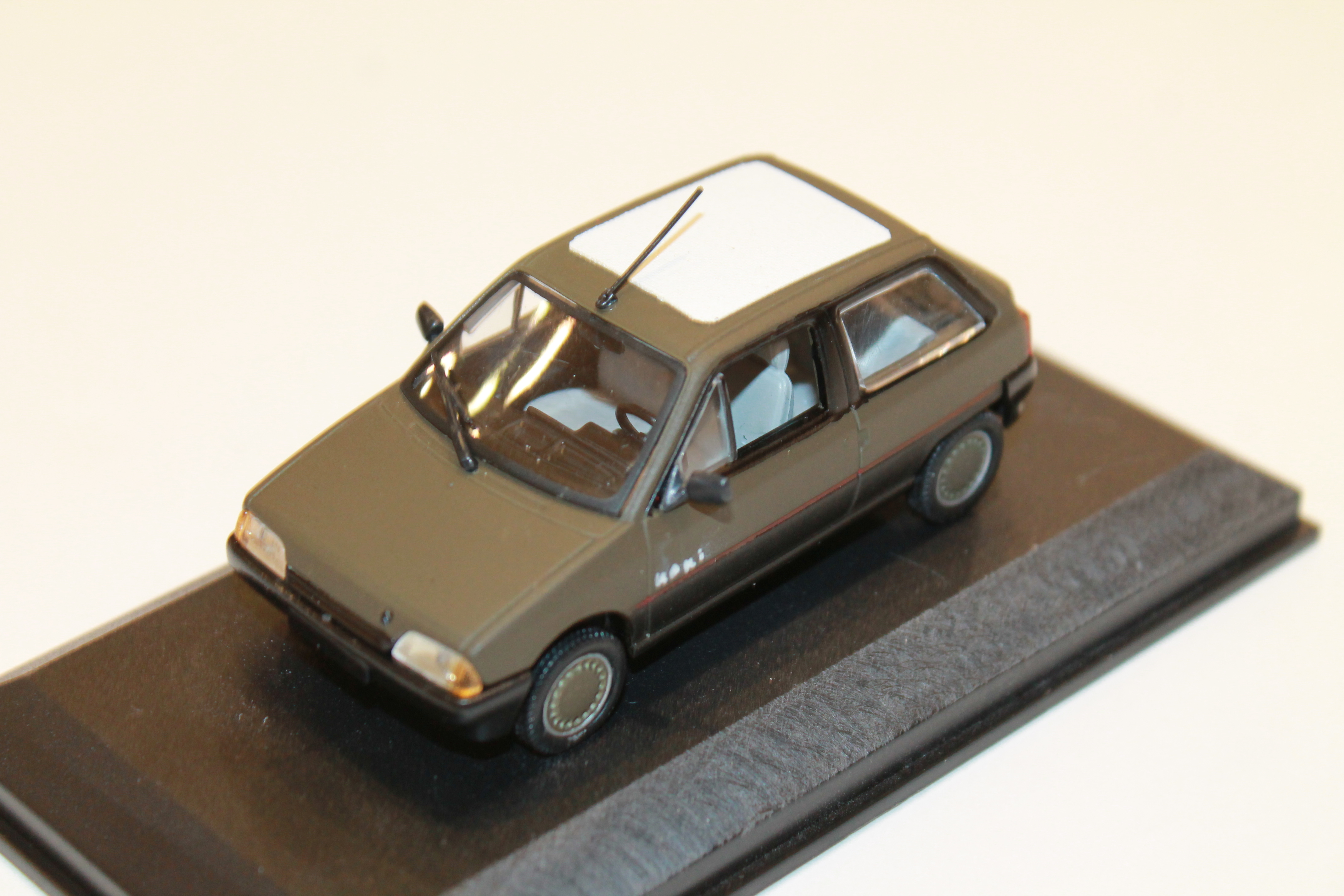 CITROEN AX EDITION SPECIALE "KAKI"