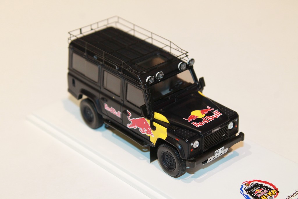 LAND ROVER DEFENDER 110 RED BULL TSM 1/43°