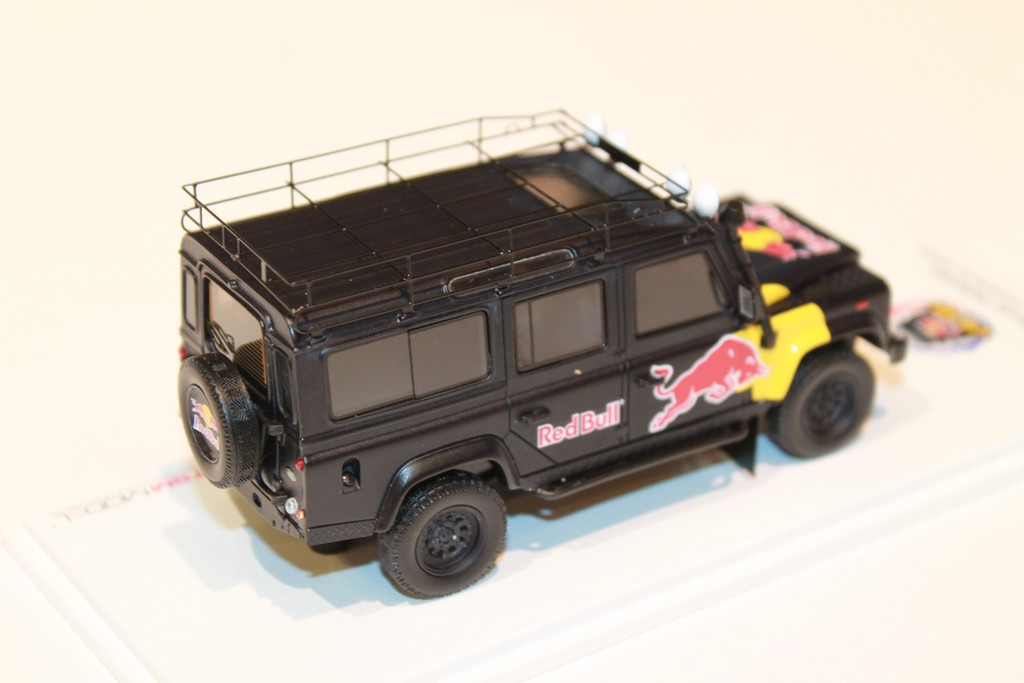 LAND ROVER DEFENDER 110 RED BULL TSM 1/43°