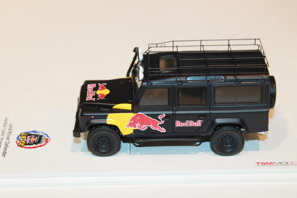 LAND ROVER DEFENDER 110 RED BULL TSM 1/43°