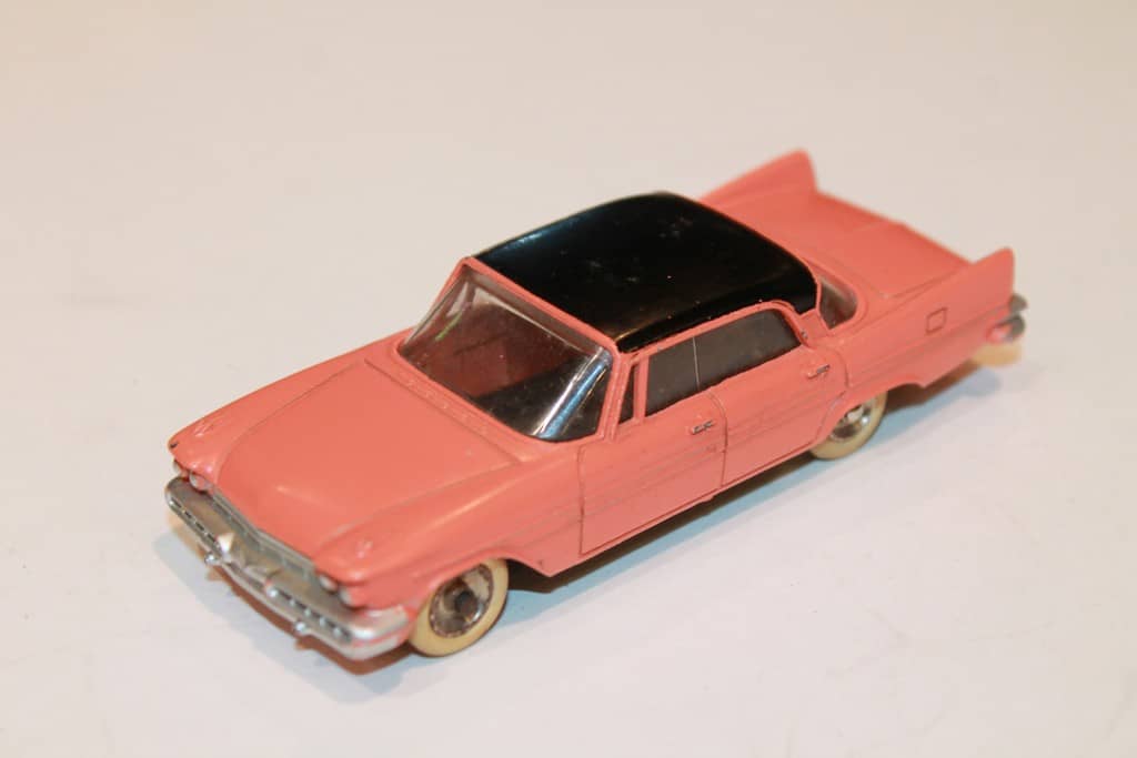 Dinky Toys France N°545 – DeSoto Diplomat 1959 – Couleur Saumon – 1:43